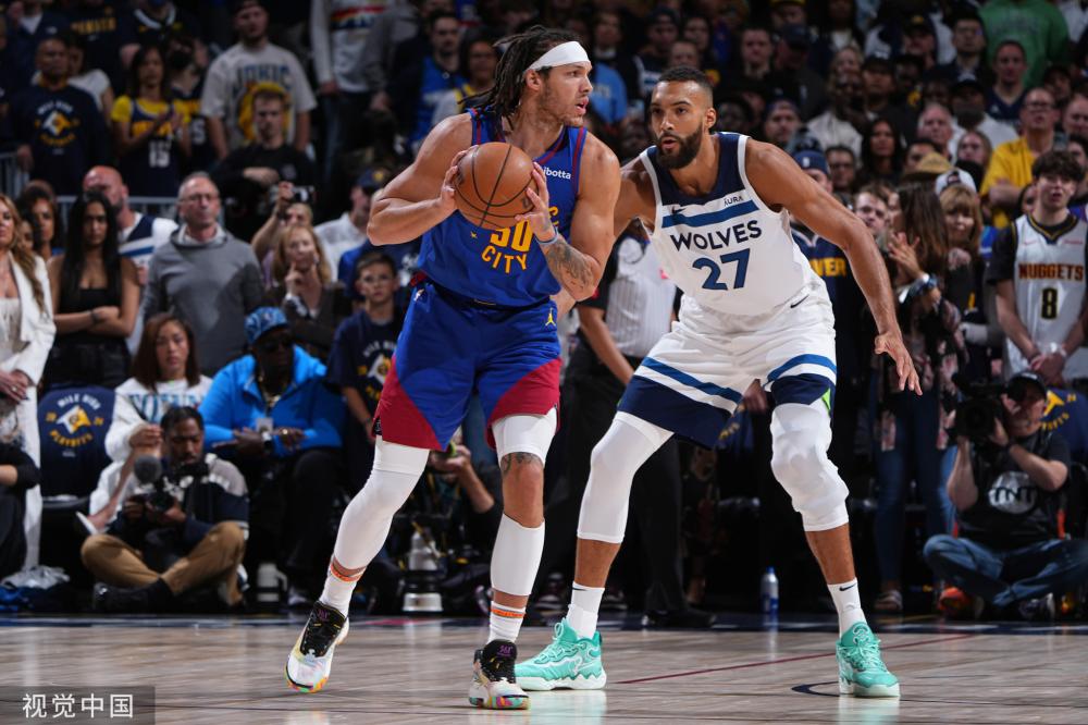 前场穿插跑 前场穿插跑